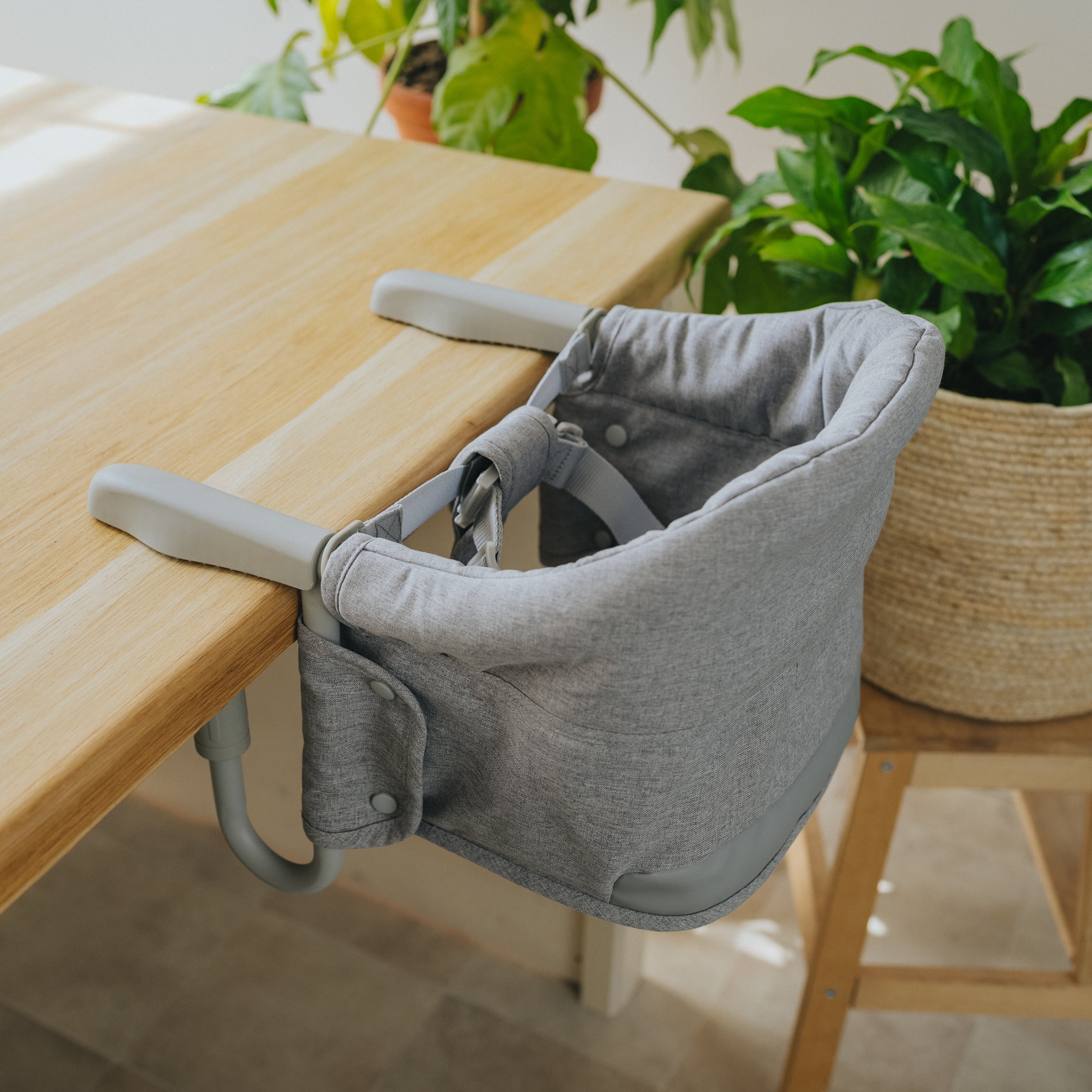 Trona de viaje Monkey Mum® - gris - desembalada
