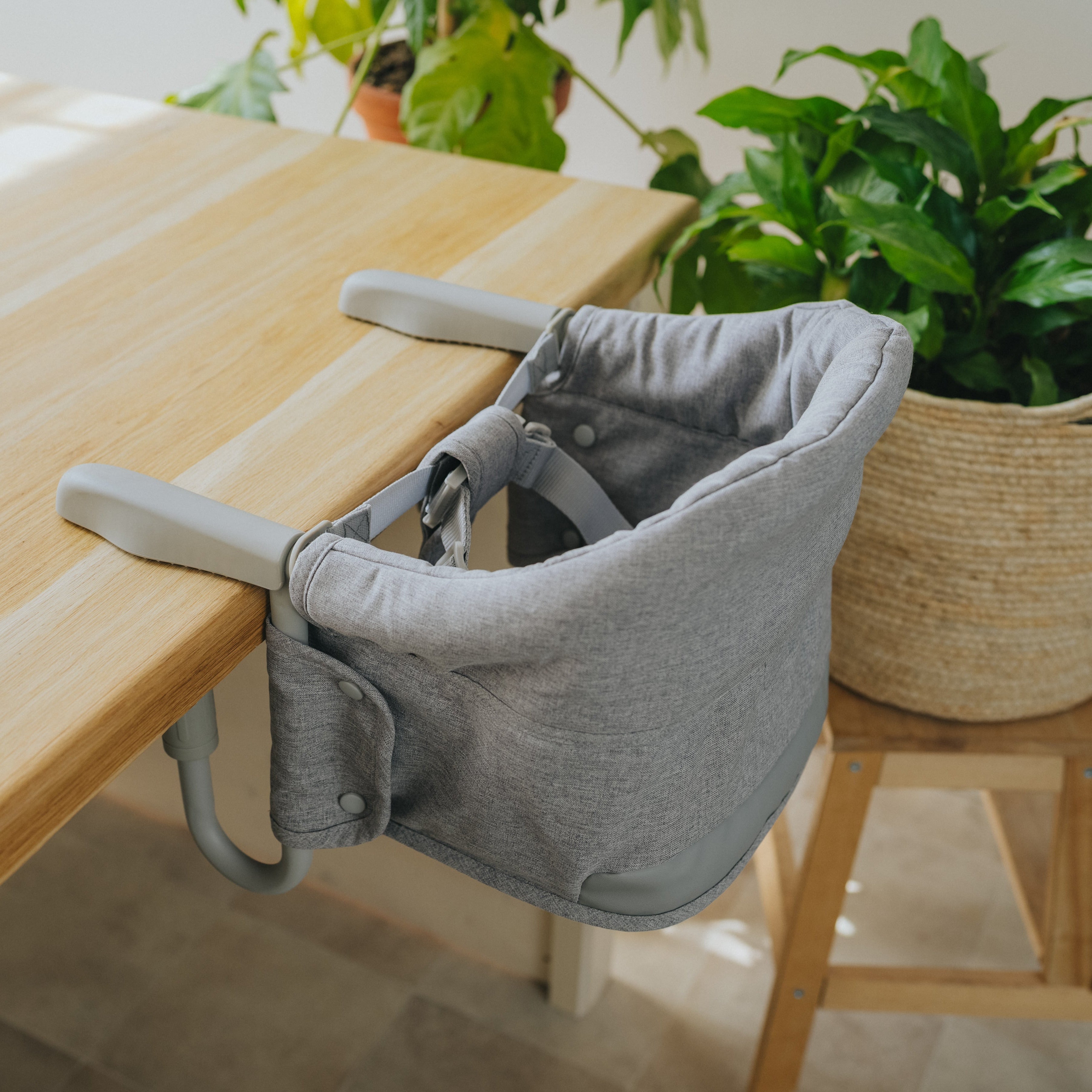Trona de viaje Monkey Mum® - gris