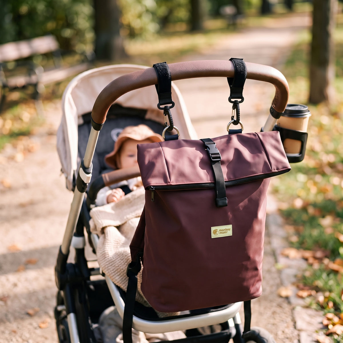 Monkey Mum® Mochila de softshell para cochecito – Huella de oso