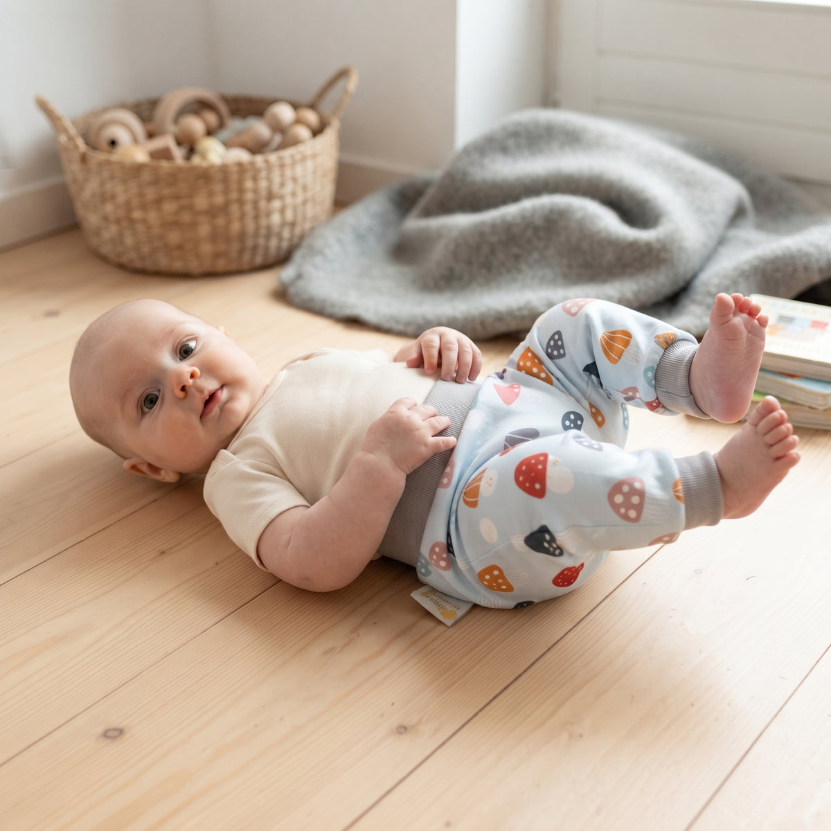 Pantalones infantiles de softshell con membrana Monkey Mum® - Setas amanita multicolores