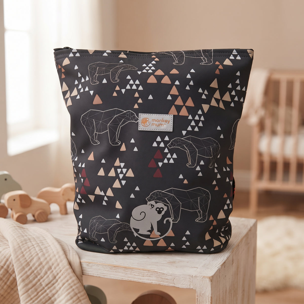 Mochila infantil softshell Monkey Mum® - Oso origami - Verde oscuro