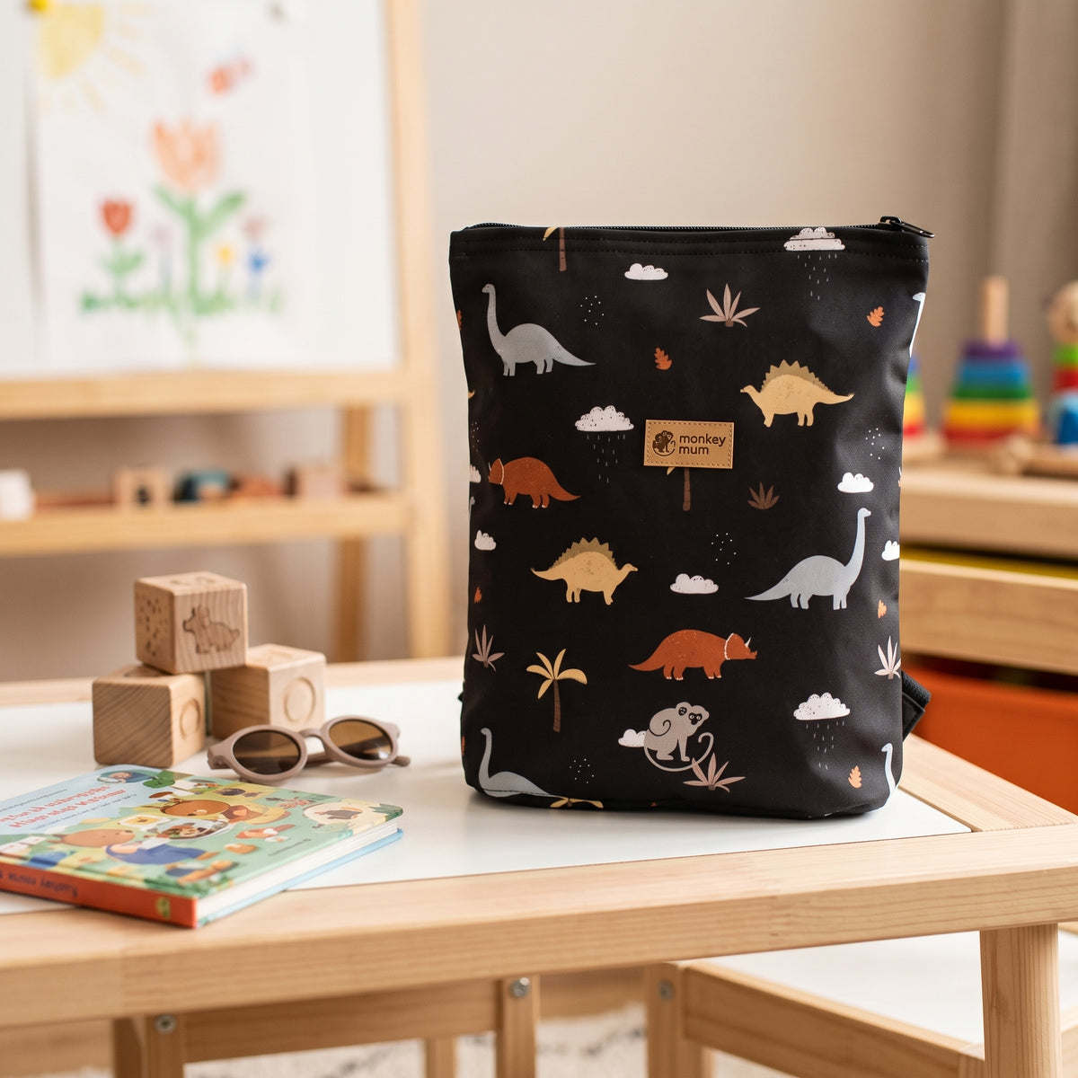 Mochila infantil de softshell Monkey Mum® - Camino de los dinosaurios