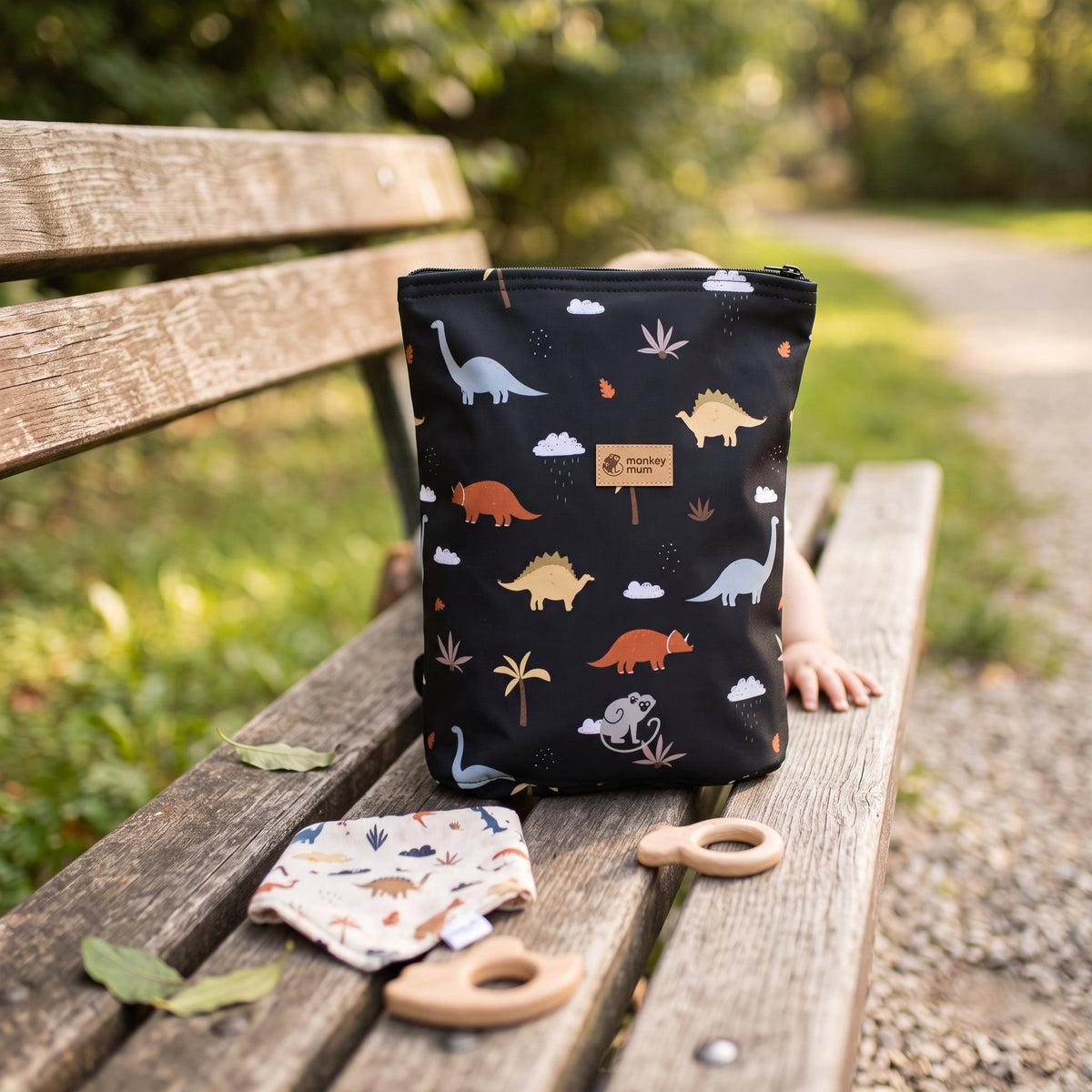 Mochila infantil de softshell Monkey Mum® - Camino de los dinosaurios