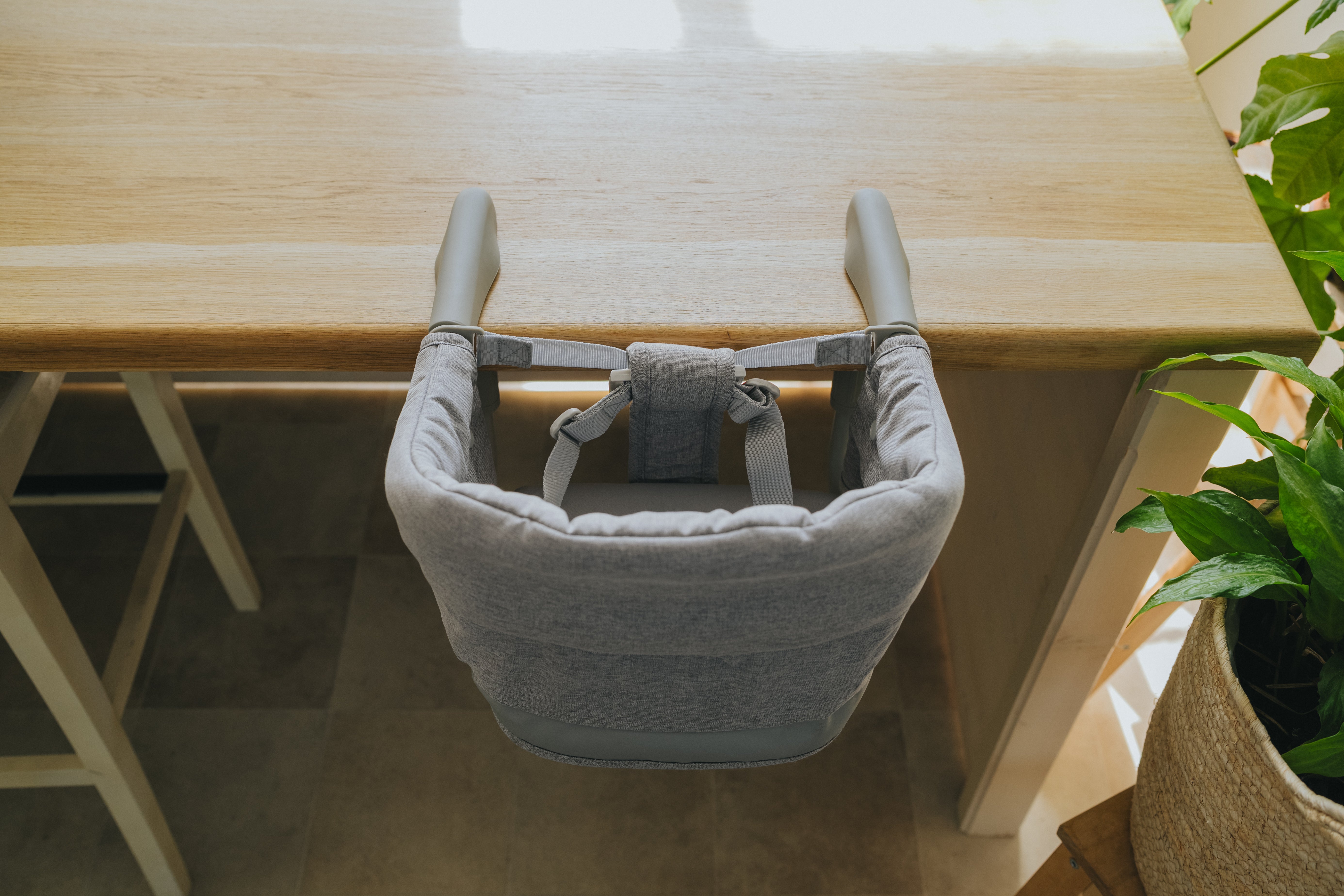 Trona de viaje Monkey Mum® - gris