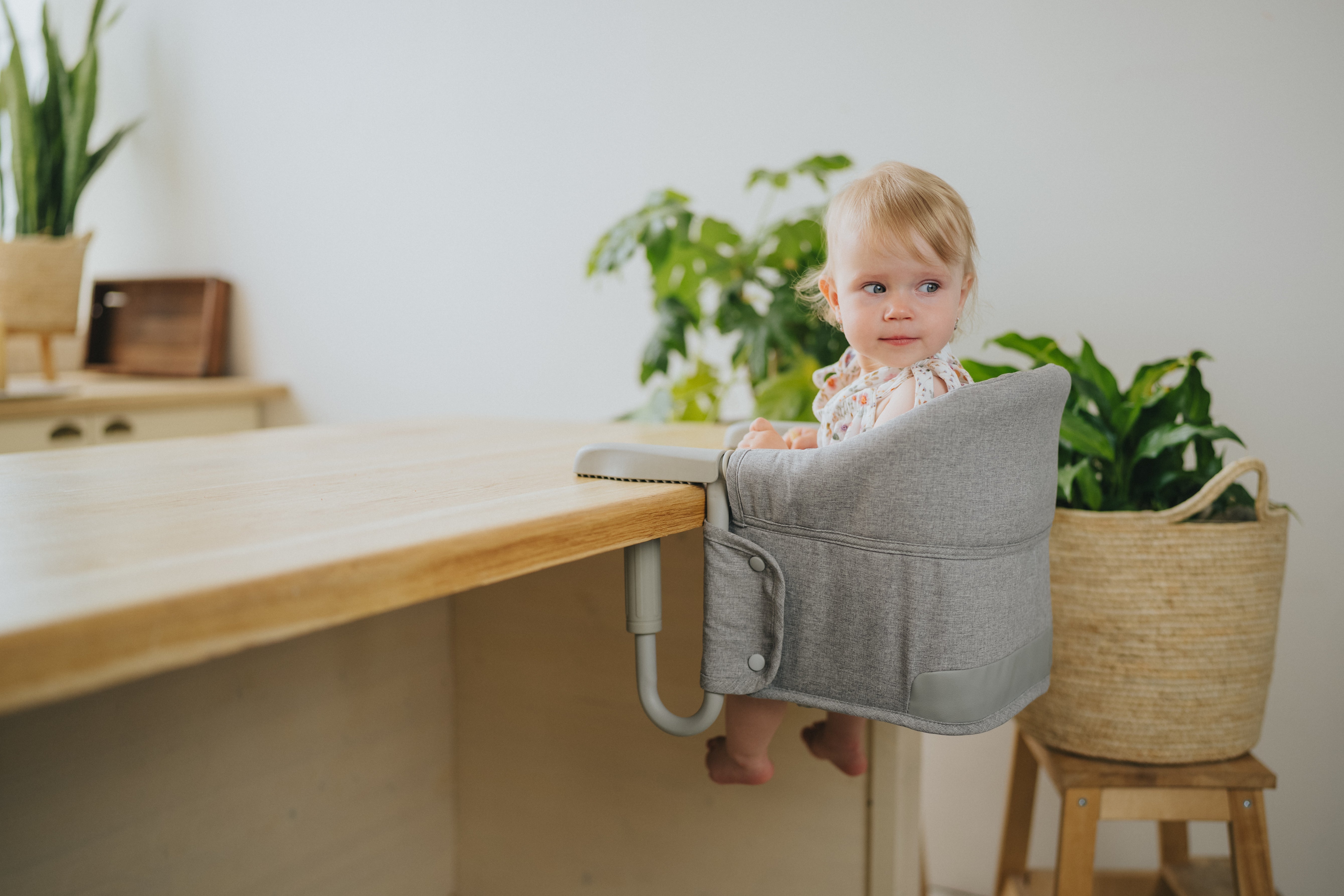 Trona de viaje Monkey Mum® - gris